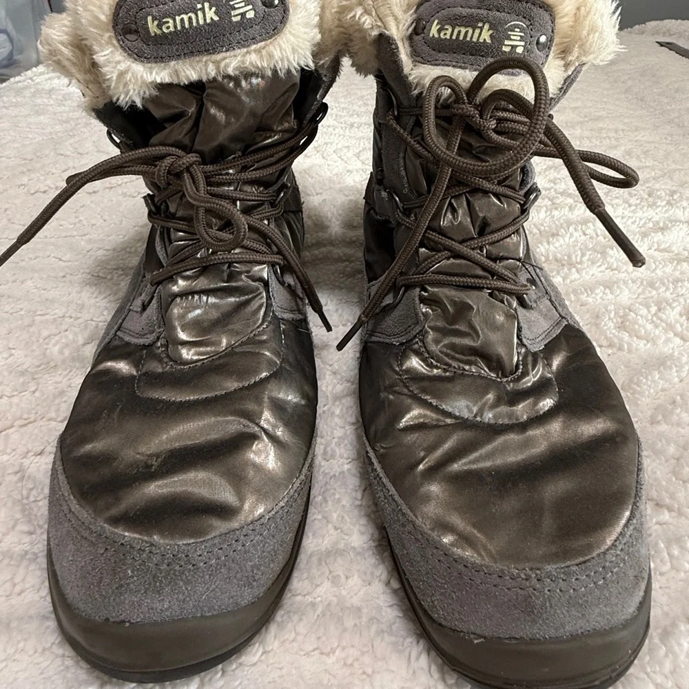 Kamik Snow Boots  sz 11 Women's Waterproof Metallic Silver Winter Boots Ski Hike